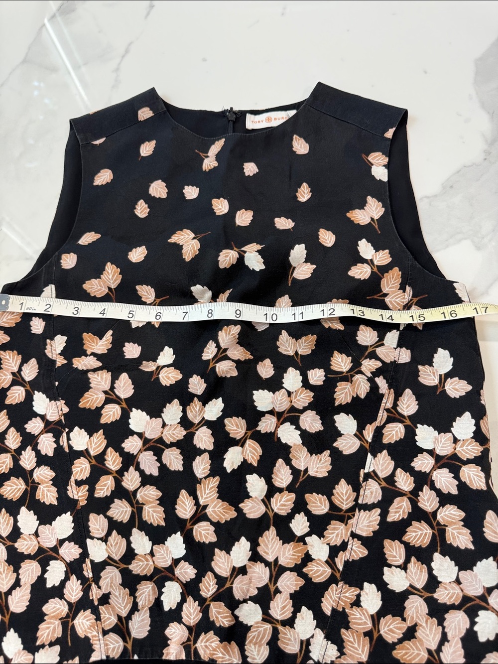 Tory Burch Black Sleeveless Leaf-Print Shell perfect for Fall - Picture 9 of 12